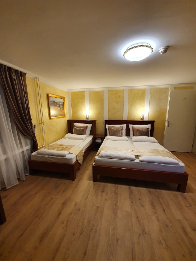 Standard Triple Room - Photo 12