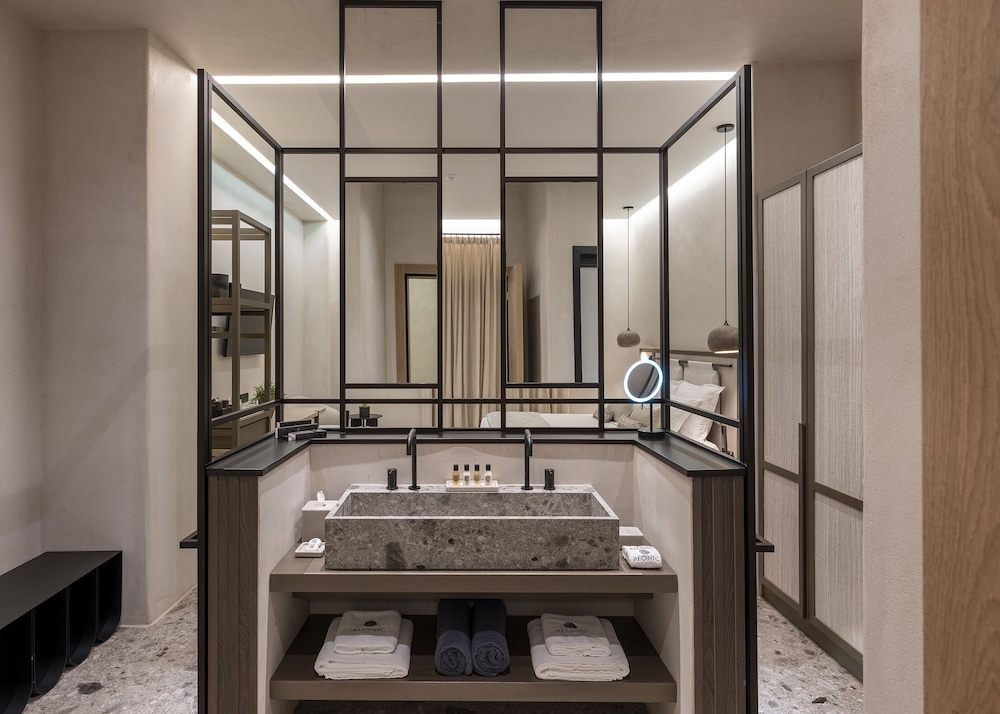 EPIC Junior Suite with Jacuzzi and Garden View - Photo 7