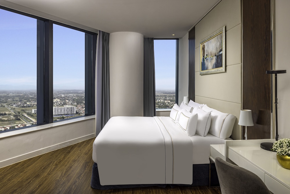 Deluxe Room (Corner)