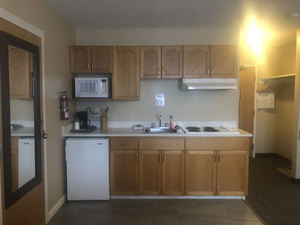 Room, 1 Queen Bed, Non Smoking, Kitchenette photo 3
