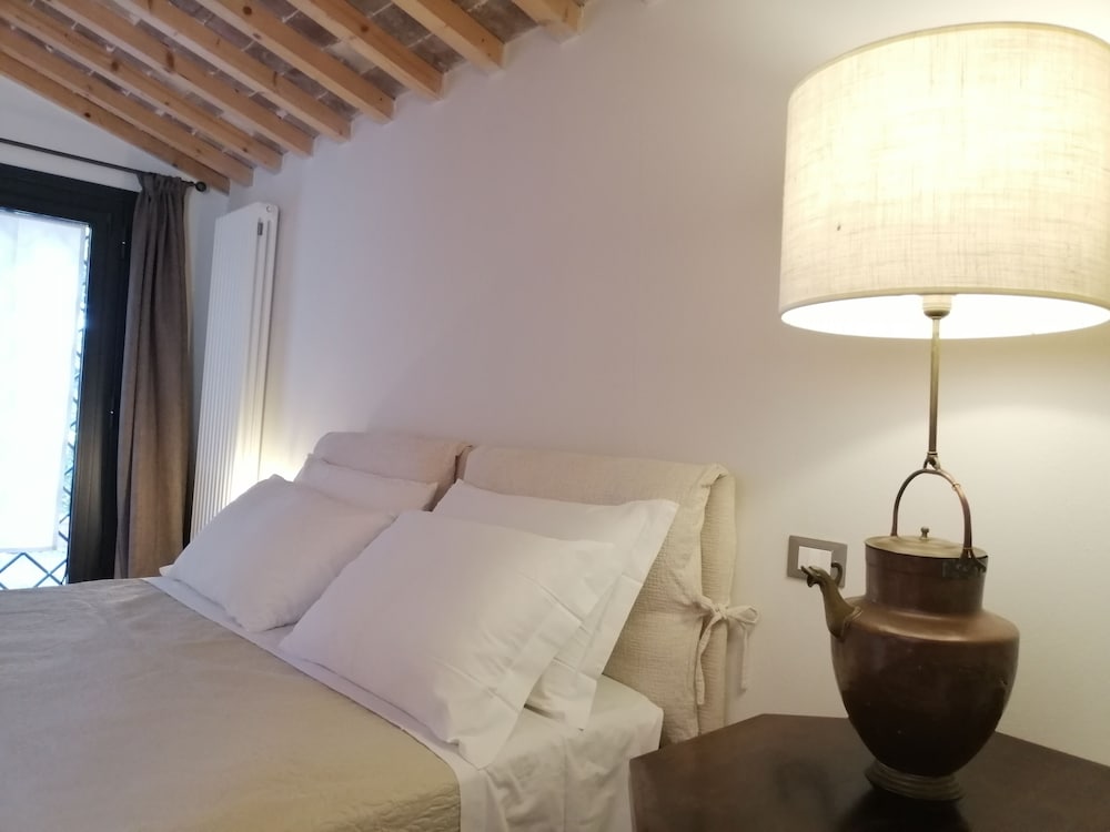 Room, Garden Area