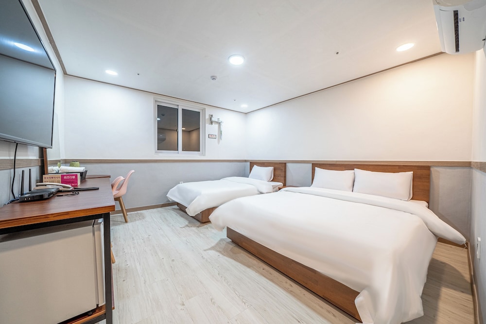 Deluxe Twin Room, City View photo 1