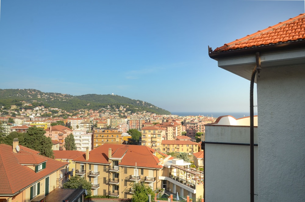 Apartment, 1 Bedroom, Partial Sea View photo 2