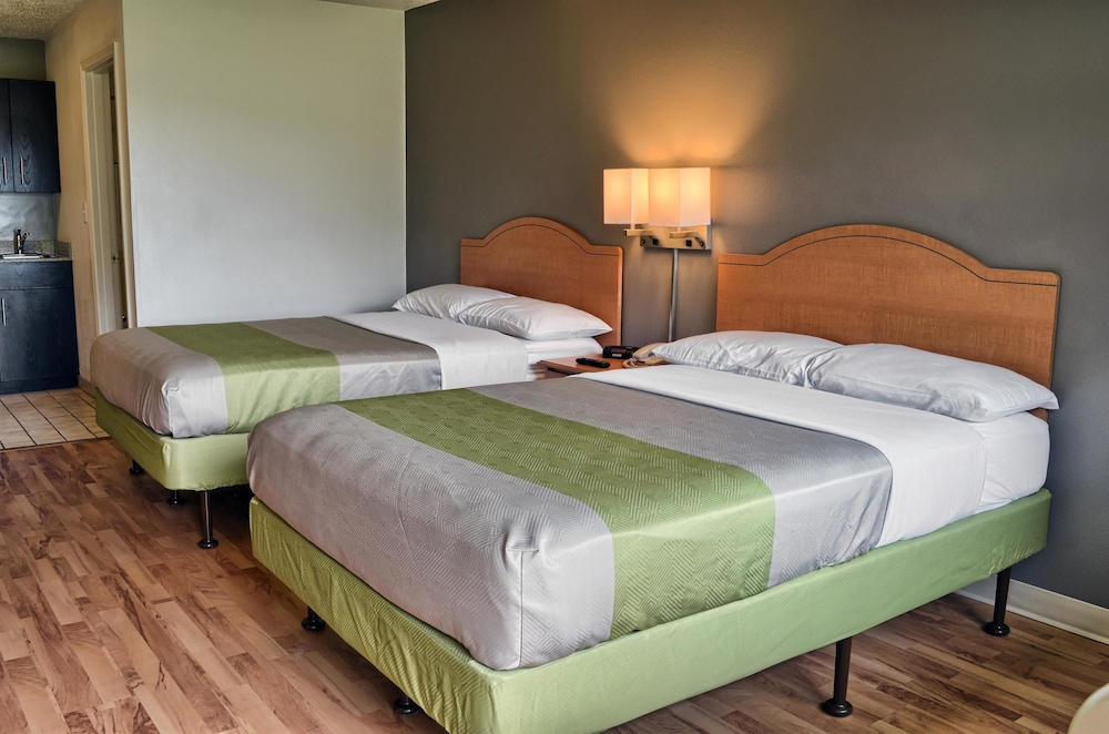 Standard Room, 2 Double Beds, Smoking - Photo 2