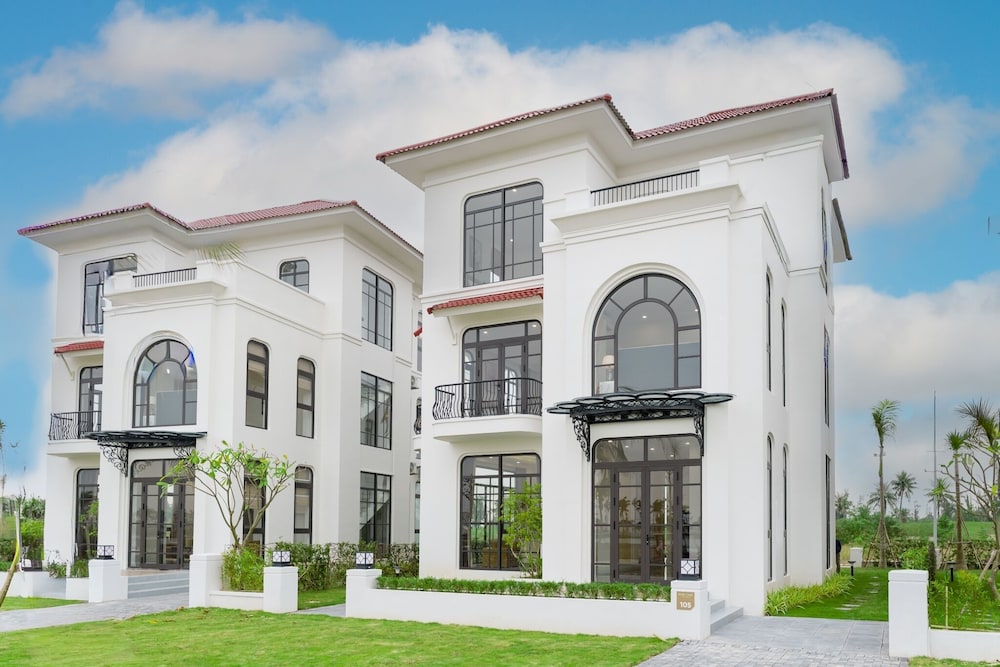 Lake Villa (8BR)