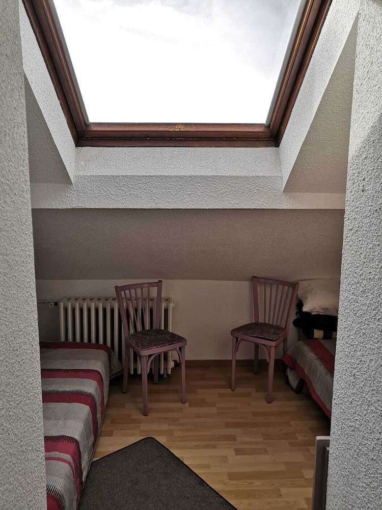 Room, 2 Bedrooms (6)