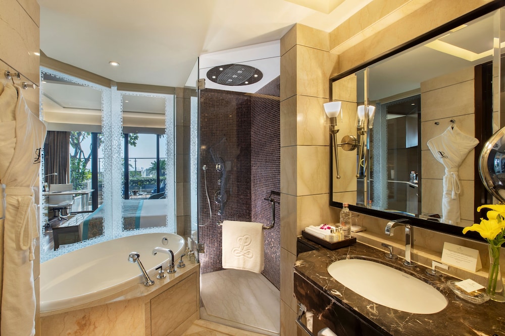 Executive Suite thumbnail 5