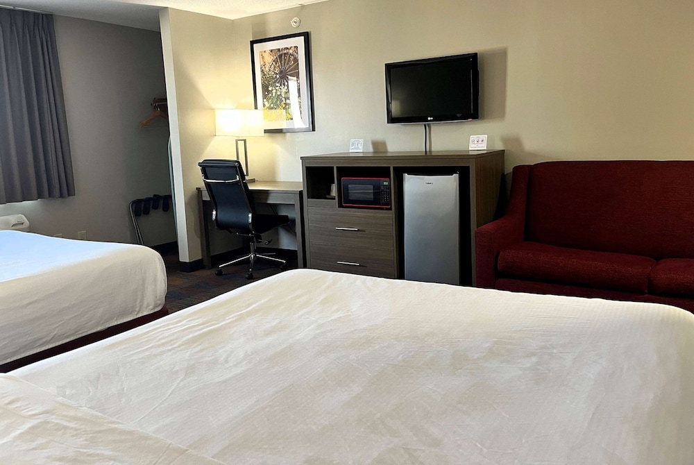 Room, 2 Queen Beds, Non Smoking - Photo 4
