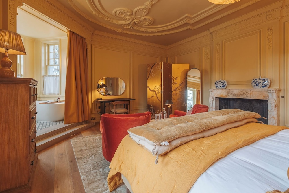 The Molyneaux Suite photo 2