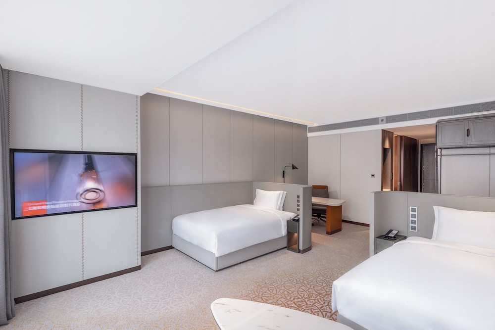 Standard Room, 2 Double Beds, Club Lounge Access - Photo 1