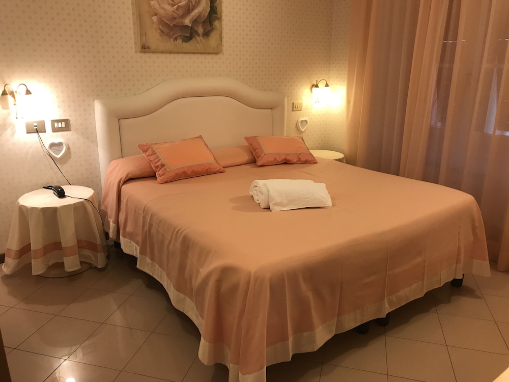 Economy Double or Twin Room - Photo 1