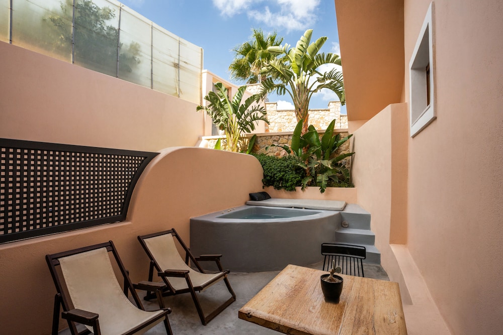 Classic Suite, Garden View (& private Jetted Tub) - Photo 4