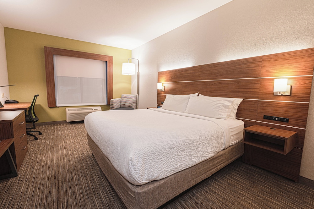 Suite, 1 Bedroom - Photo 1