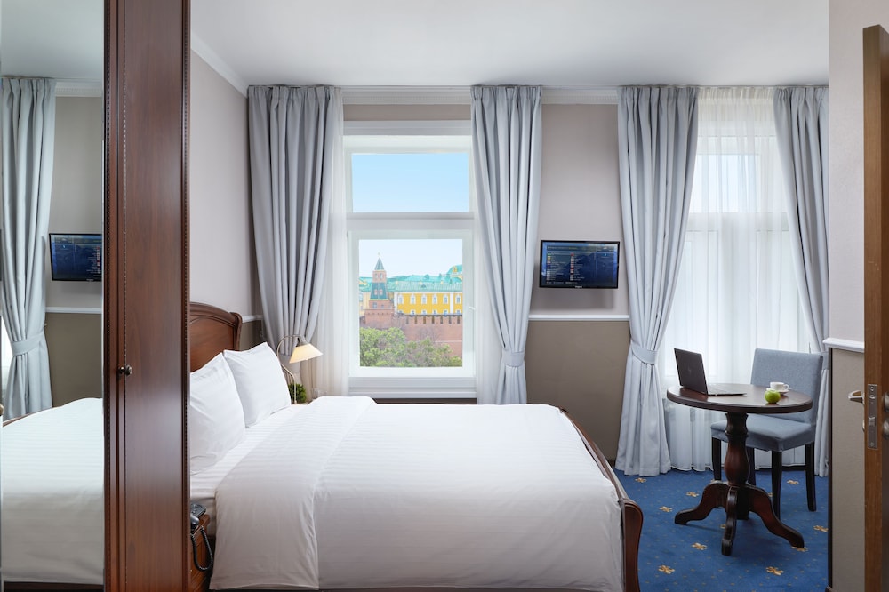 Standard Room, 1 Double Bed (Kremlin View)