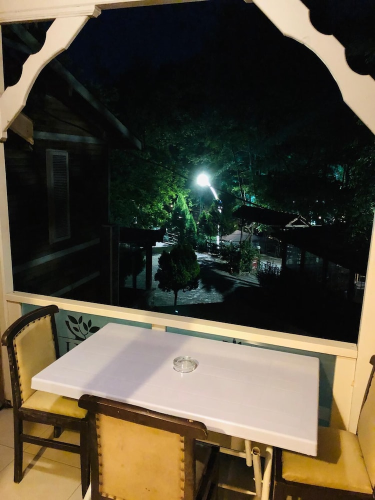 Comfort Chalet, 1 Queen Bed, Balcony, Mountain View photo 2