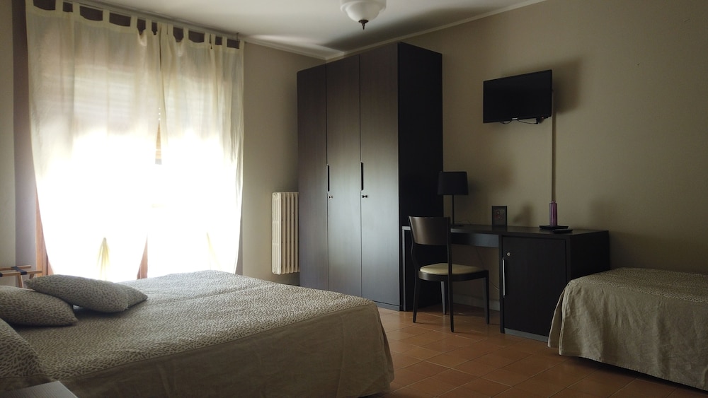 Basic Double or Twin Room, Shared Bathroom