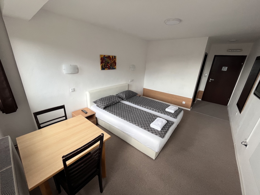 Deluxe Shared Dormitory photo 2