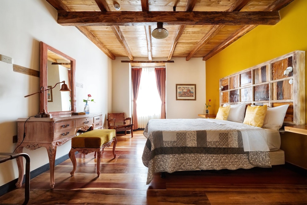 Family Apartment, 2 Bedrooms, 2 Bathrooms, Courtyard View photo 3