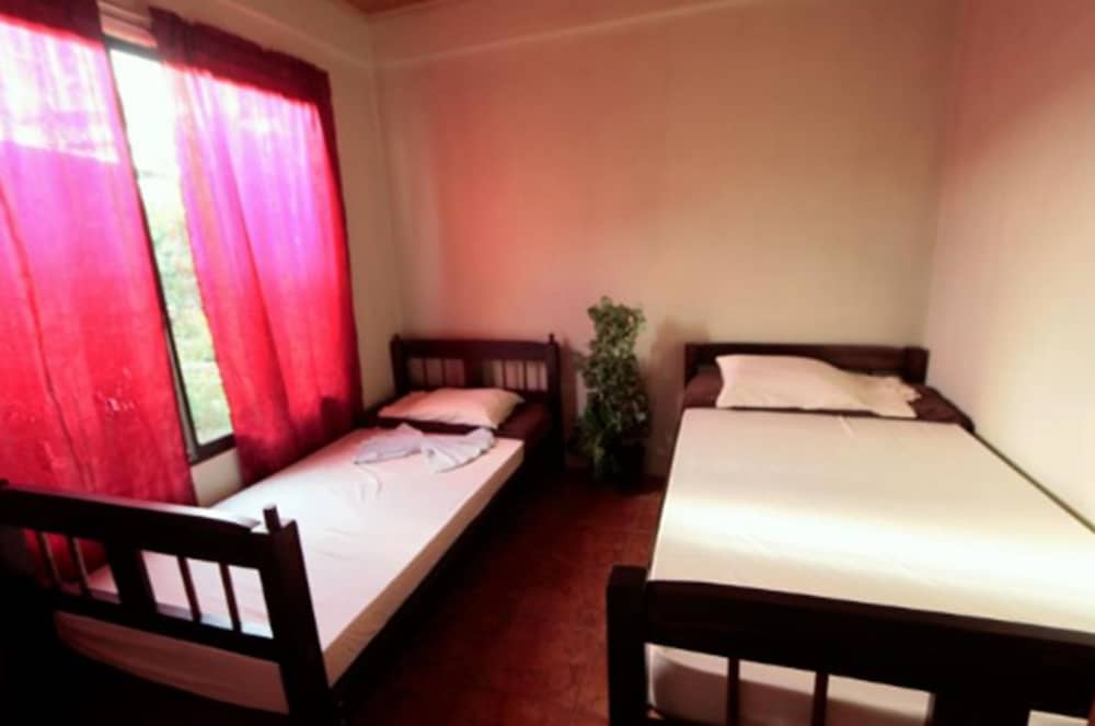 Basic Double or Twin Room, Shared Bathroom photo 2