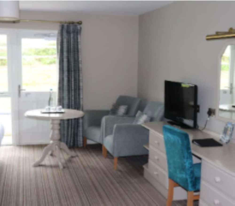 Classic Triple Room, Terrace, Sea View