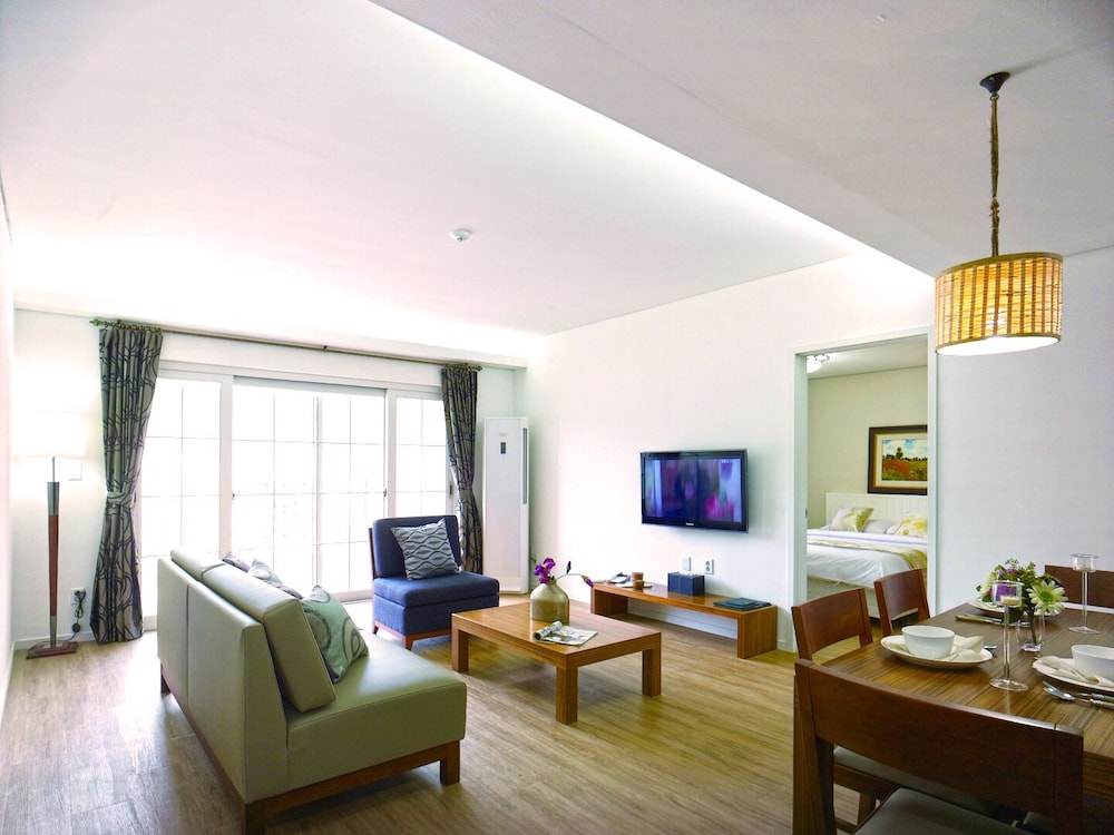 Suite, 2 Bedrooms (B, Room type Randomly Assigned) photo 1
