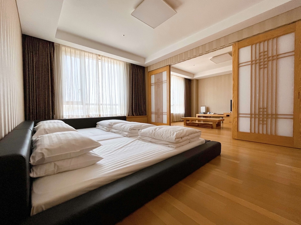 Suite, Multiple Beds, Non Smoking photo 2