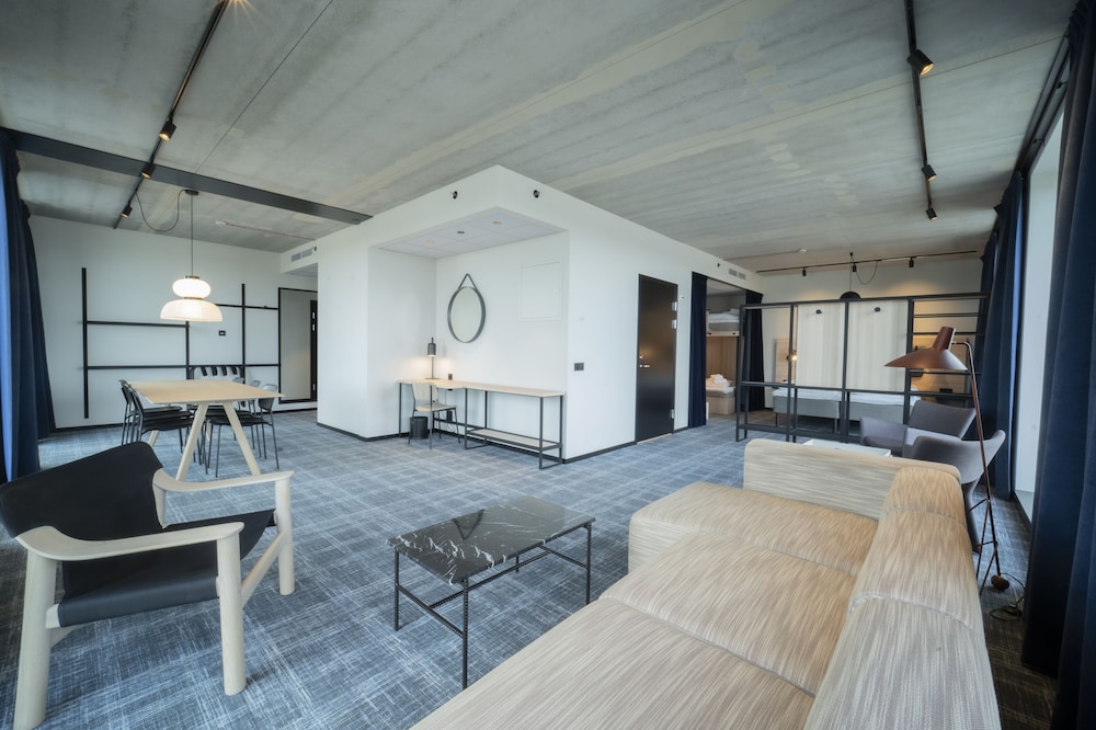 Family Room (XL) - Photo 4