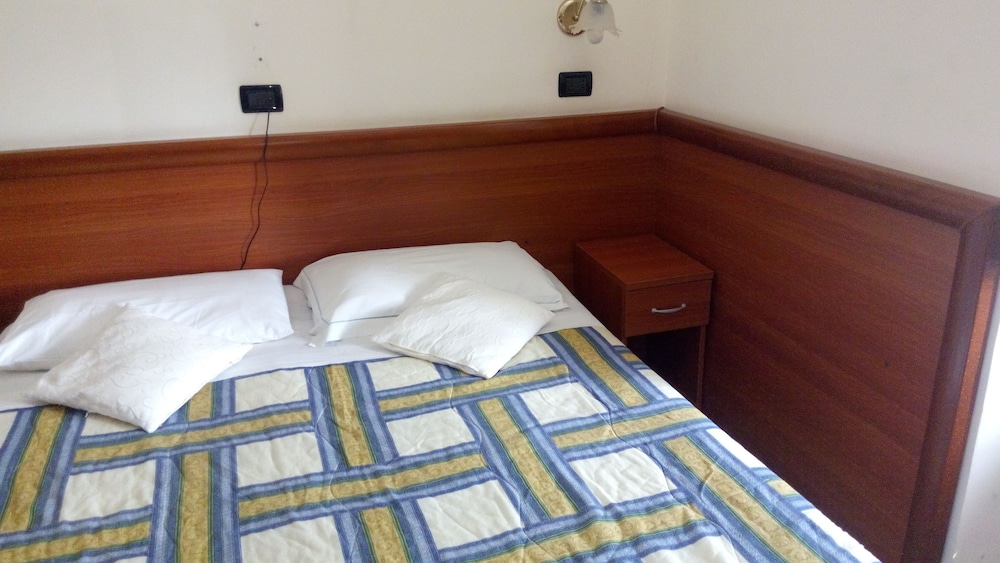 Double Room - Photo 10
