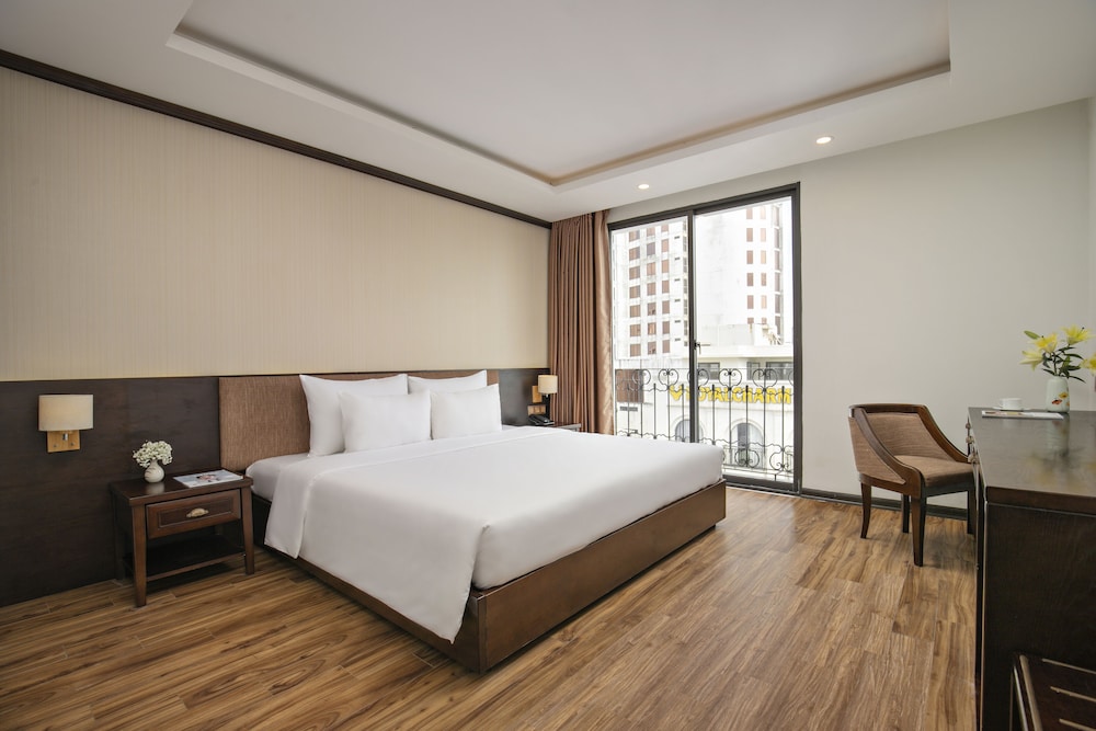 Deluxe Triple Room, 2 Bedrooms, City View photo 2