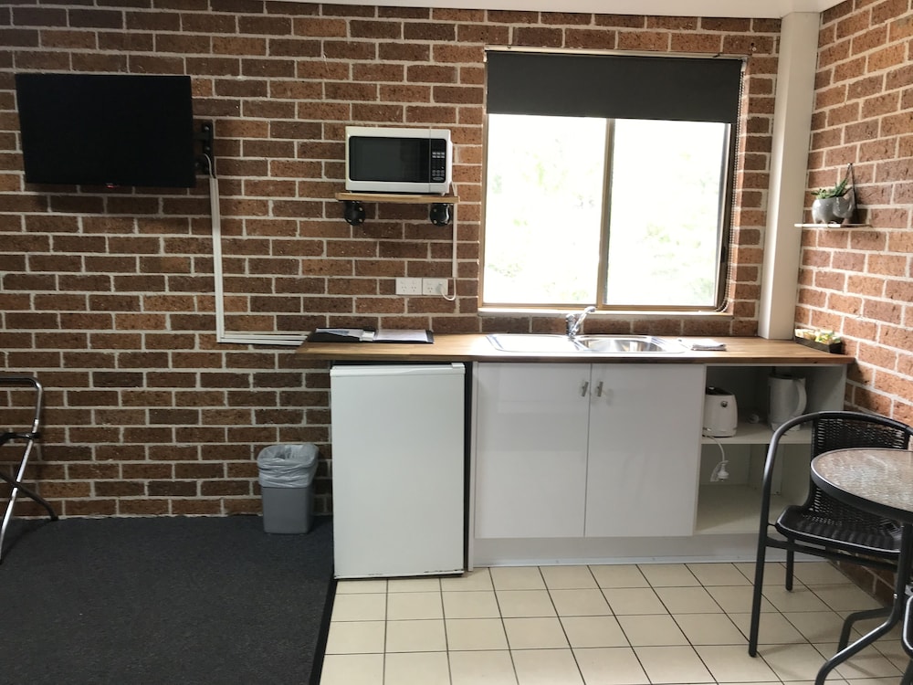 Executive Queen Room with Kitchenette (1st Floor) photo 3