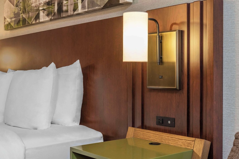 Room, 2 Queen Beds - Photo 6