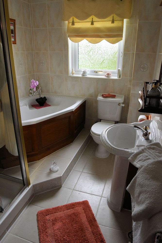 Double Room With Private External Bathroom photo 3