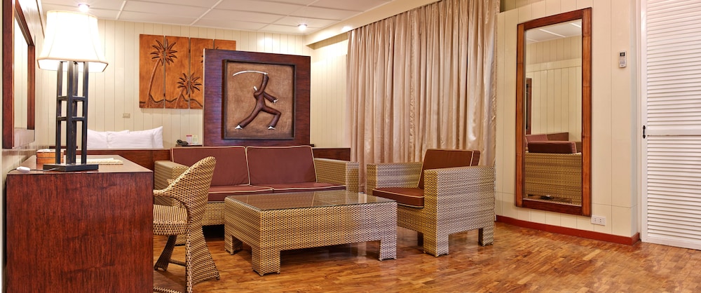 Family Room - Photo 5
