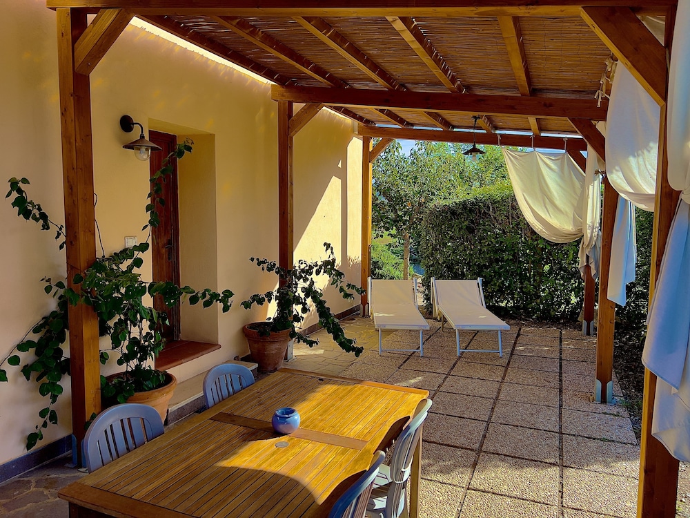 Deluxe Condo, Garden Area photo 1