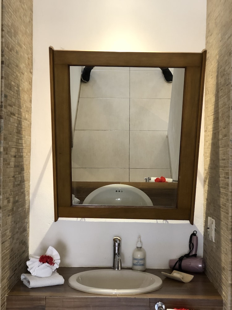 Grand Suite, Hot Tub, Ocean View thumbnail 5