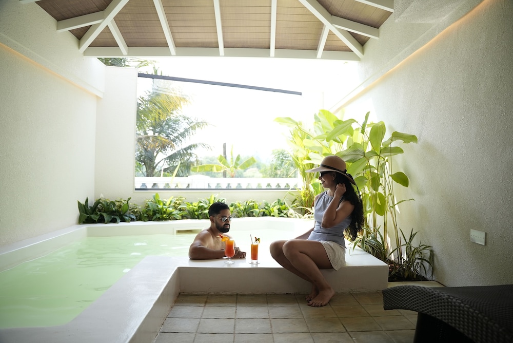 Luxury Room with Private Pool - Photo 6