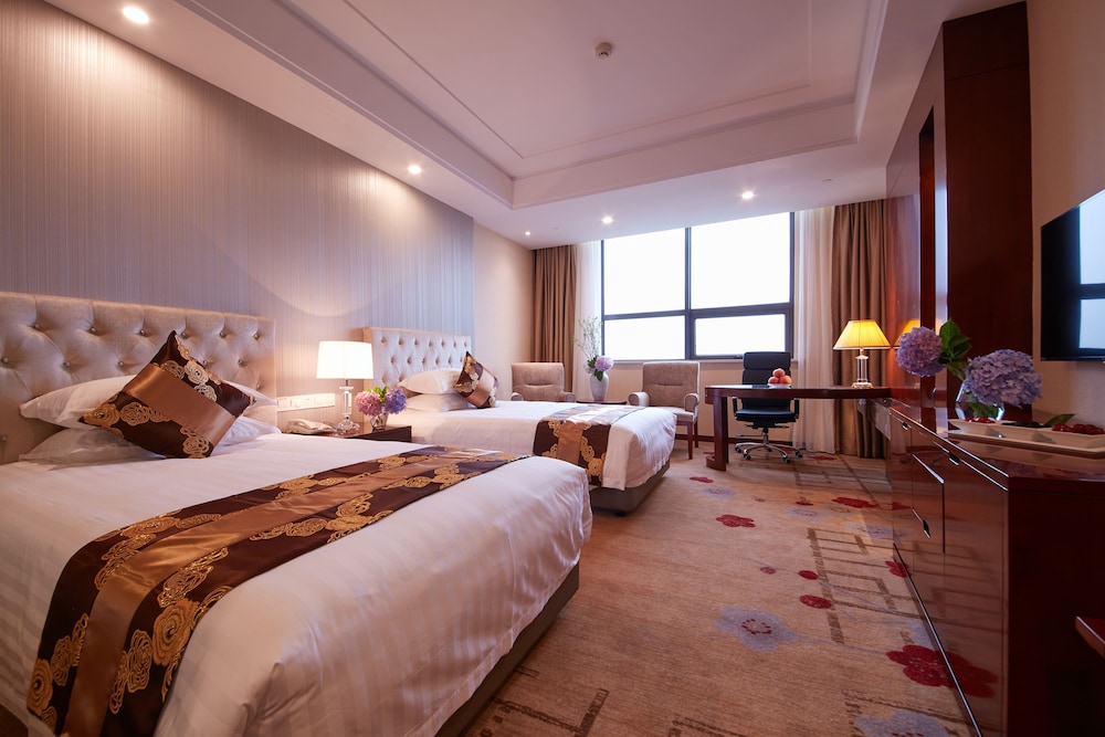 Deluxe Twin Room, City View photo 3