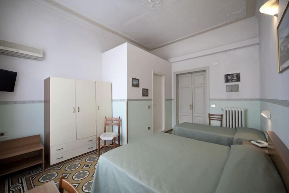 Classic Quadruple Room, Private Bathroom