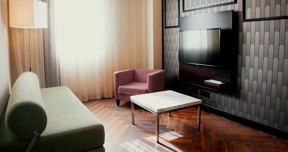 Family Room (3 Adults And 1 Child) - Photo 8