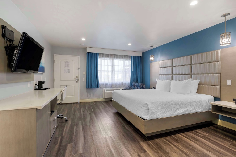 Standard Room, Multiple Beds, Accessible, Non Smoking photo 1
