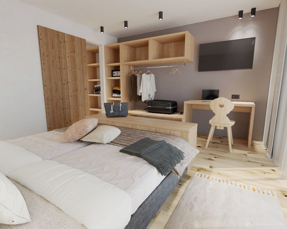 White Suite photo 1