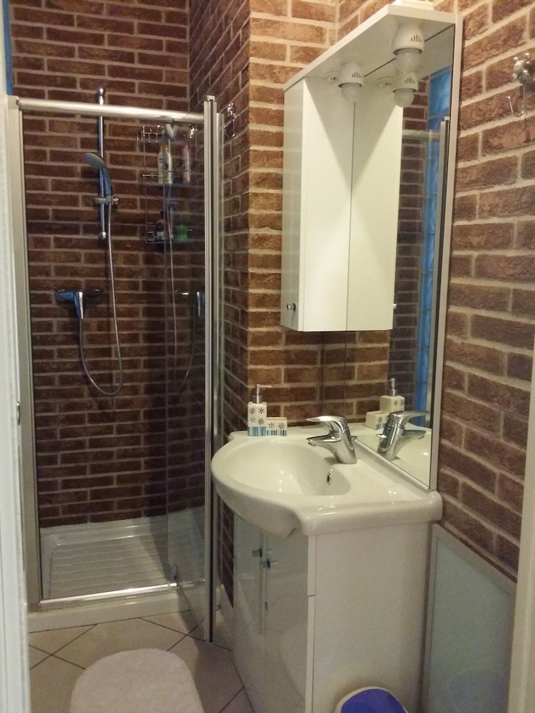 Basic Single Room, Private Bathroom (External) photo 2