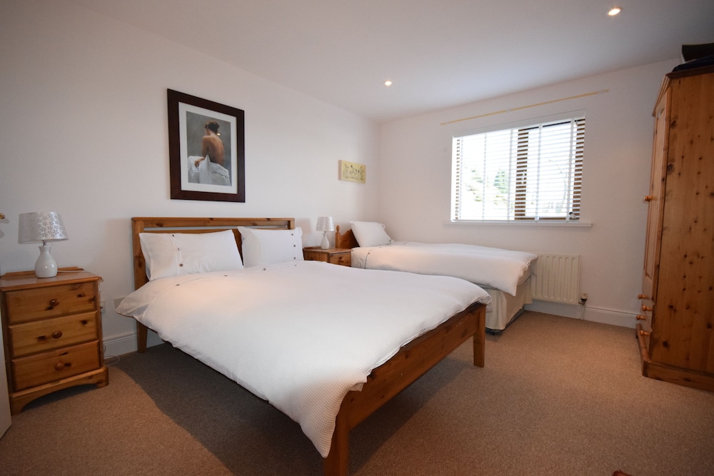 Inishclare Family Cottage (sleeps 7) photo 2