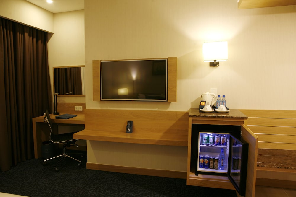 Suite Double with Window photo 2