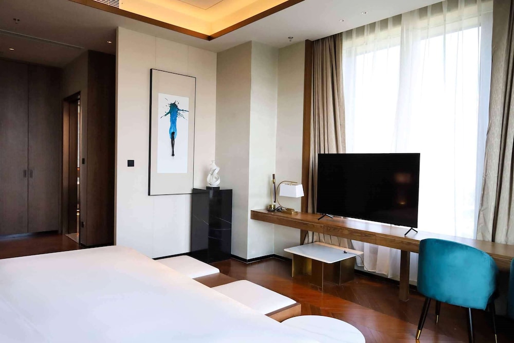 Quiet King Room - Photo 1