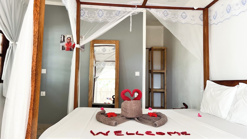 Economy Double Room, Pool View photo 2