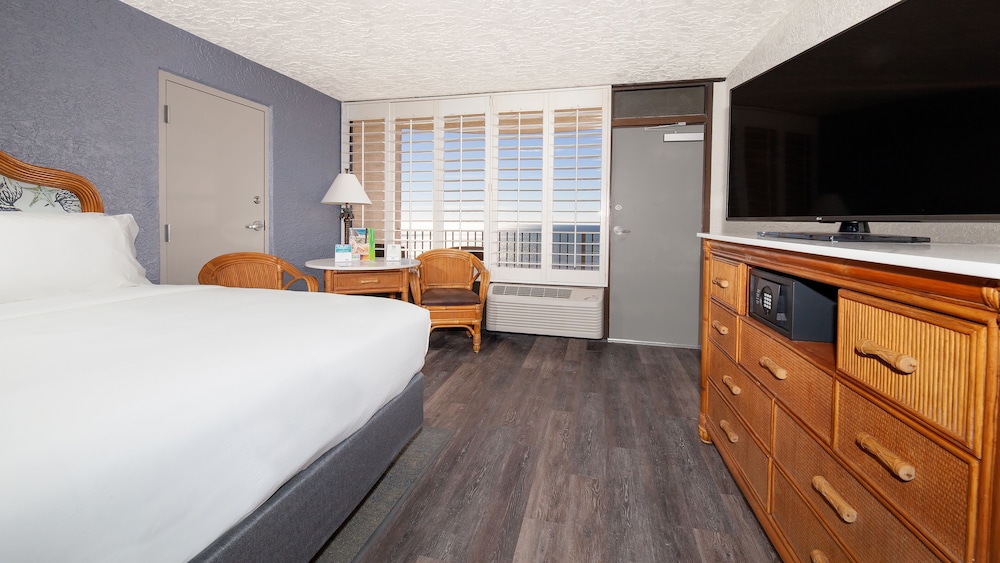 Standard Room, Multiple Beds, Oceanfront - Photo 2