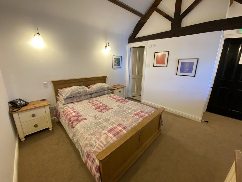 Standard Double Room, Ensuite - Photo 4