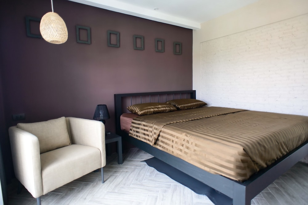 Superior Double Room, 1 King Bed, Non Smoking, City View photo 3