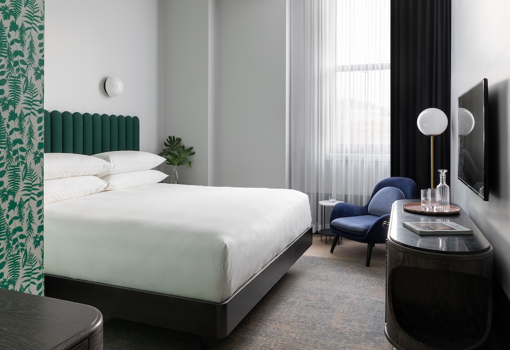 Superior Room, 1 King Bed (Superior King Bedroom)